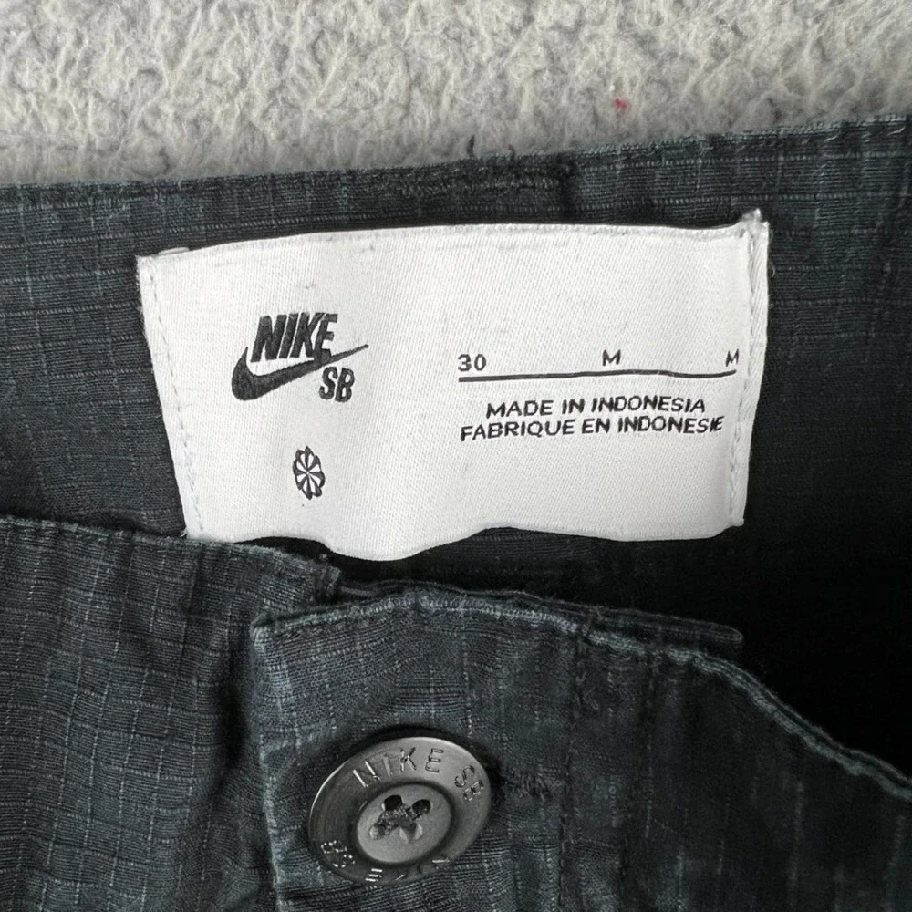 Nike SB Skateboarding‎ Cargo Pants Men's Black SZ 30x28 M CV4699-010